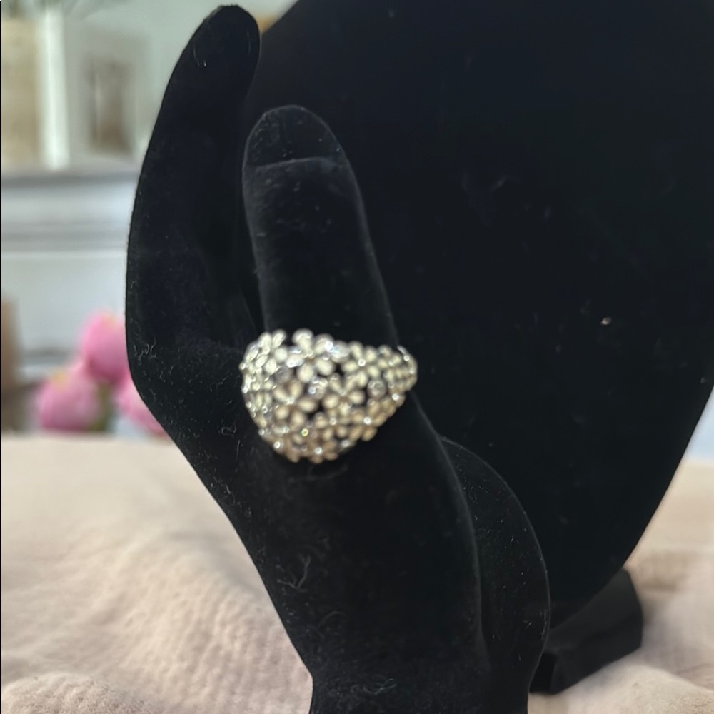 Elegant Silver Cluster Ring